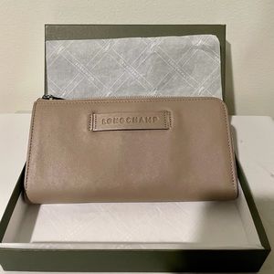 New Longchamp Ladies 3D Zip Leather Wallet